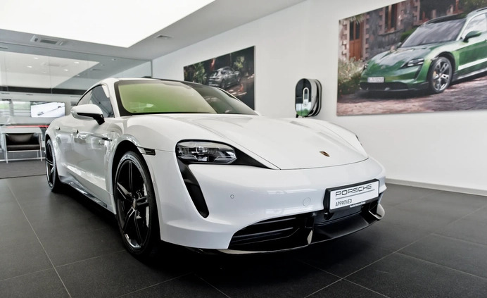 Porsche Taycan cena 529000 przebieg: 32828, rok produkcji 2020 z Złoczew małe 301